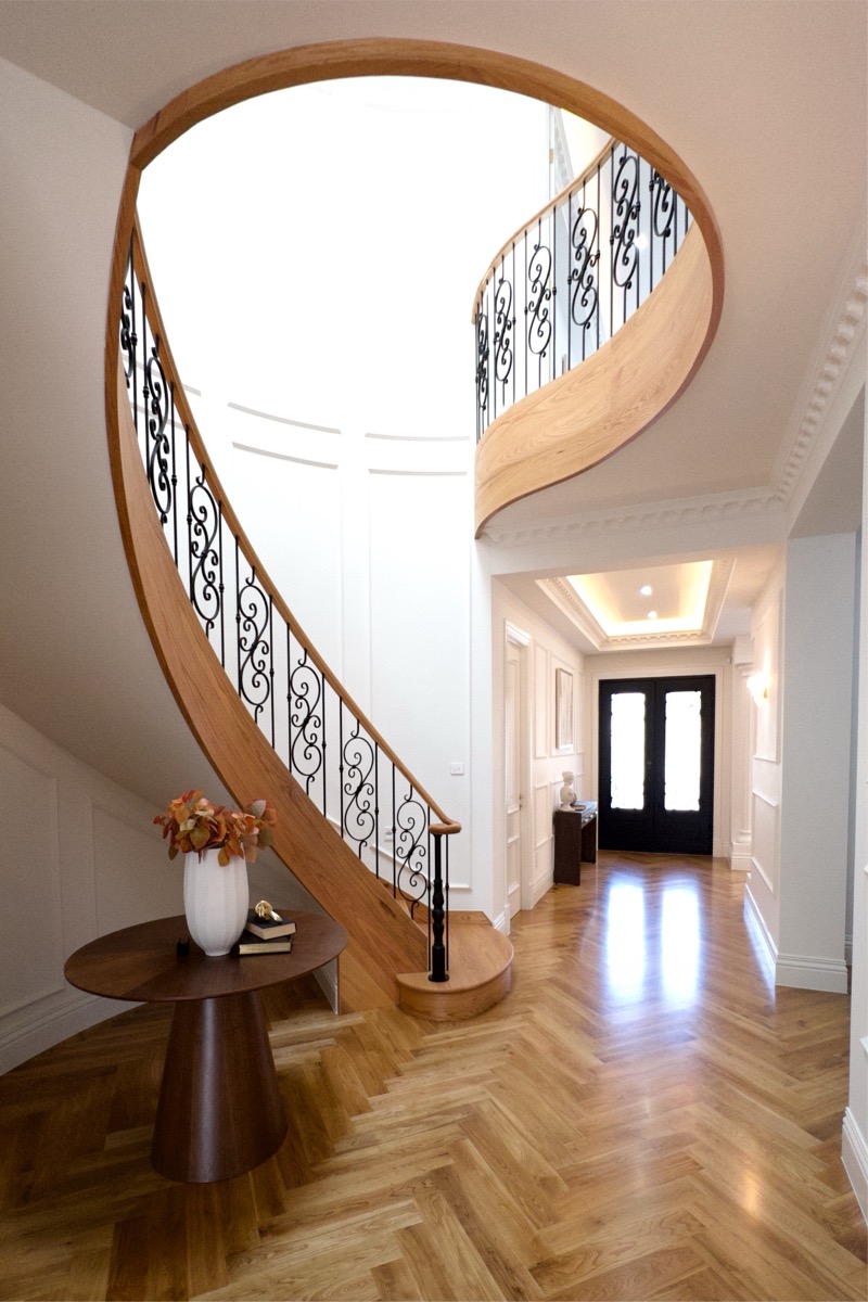 Live capture view: a curved staircase hall straight off the phone, the stairwell and front door glass blown out